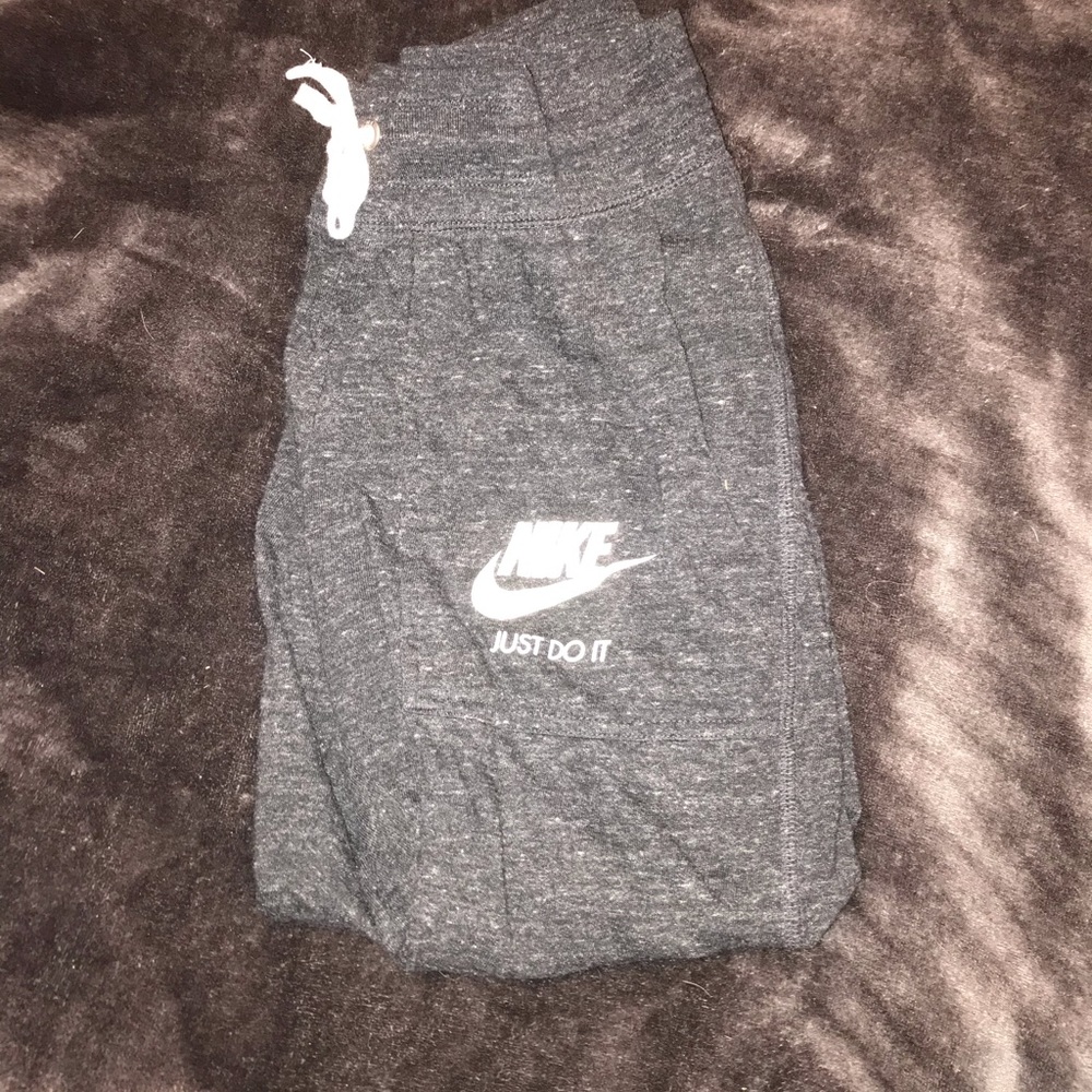 Nike joggers - Picture 2 of 3